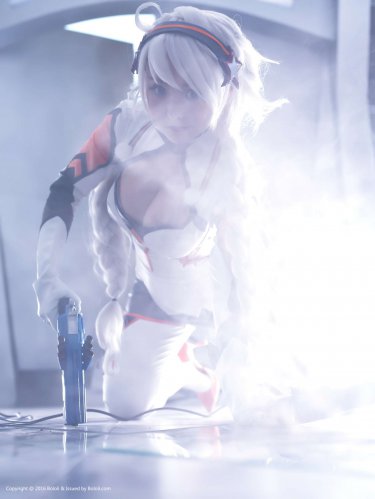 姐姐立正向前走